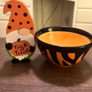 These two whatnots will have your front porch festive for spooky season!!